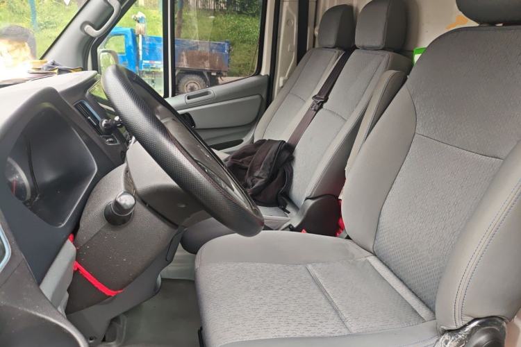 Used Foton Toano 2023 2.8T Manual Jixiang Van Extended Wheelbase Mid-Height Roof Rear Dual Tires 3-Seater Left Front Seat