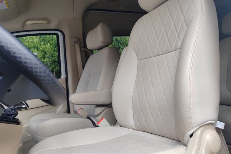 Used Foton Toano 2023 2.0T Manual Jixiang Long Wheelbase Mid-Top Rear Single Tire 7/9-Seater Left Front Seat