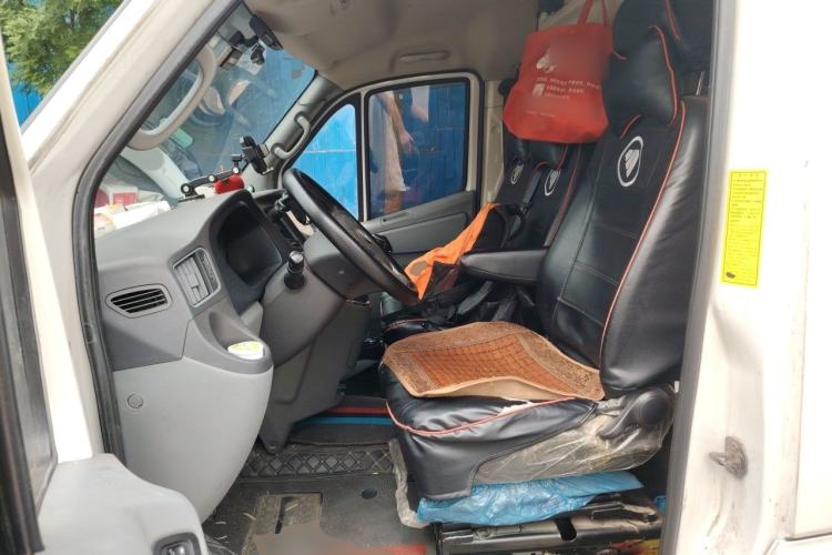 Used Foton Toano 2023 2.5T Manual Jixiang Van Extended Wheelbase Ultra-High Roof with Rear Dual Tires 3-Seater Left Front Seat