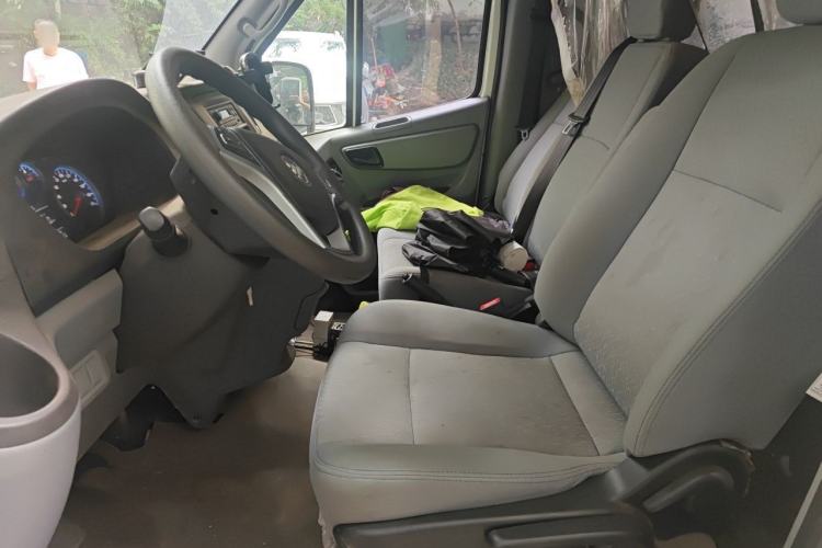 Used Foton Toano 2023 Cummins 2.8T Manual Jixiang Multi-Function Long-Wheelbase Mid-Roof Model with Rear Dual Tires Available in 7/9-Seater Configurations Left Front Seat