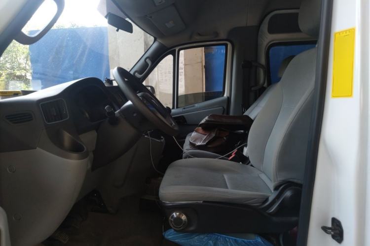Used Foton Toano 2023 Joy Elephant Multi-Function 2.0T Manual Long-Wheelbase Mid-Roof Model with Single Rear Tire Available in 5/6/7/9-Seater Configurations Left Front Seat