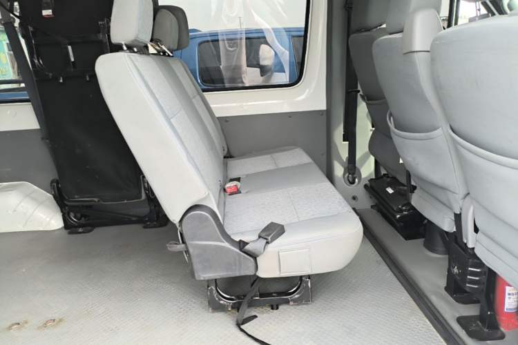 Used Foton Toano 2023 Joy Elephant Multi-Function 2.0T Manual Long-Wheelbase Mid-Roof Model with Single Rear Tire Available in 5/6/7/9-Seater Configurations Left Rear Seat