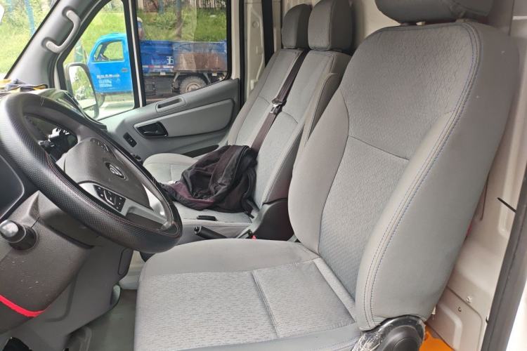 Used Foton Toano 2023 2.8T Manual Jixiang Van Extended Wheelbase Mid-Height Roof Rear Dual Tires 3-Seater Left Rear Seat