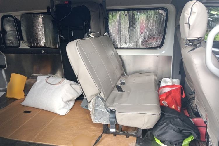 Used Foton Toano 2023 Joy Elephant Multi-Function 2.0T Manual Long-Wheelbase Mid-Roof Model with Single Rear Tire Available in 5/6/7/9-Seater Configurations Left Rear Seat