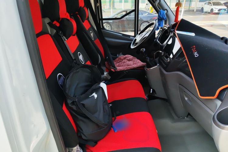 Used Foton Toano 2023 2.5T Manual Jixiang Van Extended Wheelbase Mid-Roof Design with Rear Dual Tires 3-Seater Left Rear Seat