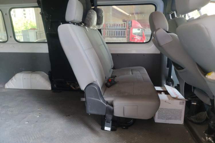 Used Foton Toano 2023 Joy Elephant Multi-Function 2.0T Manual Long-Wheelbase Mid-Roof Model with Single Rear Tire Available in 5/6/7/9-Seater Configurations Left Rear Seat