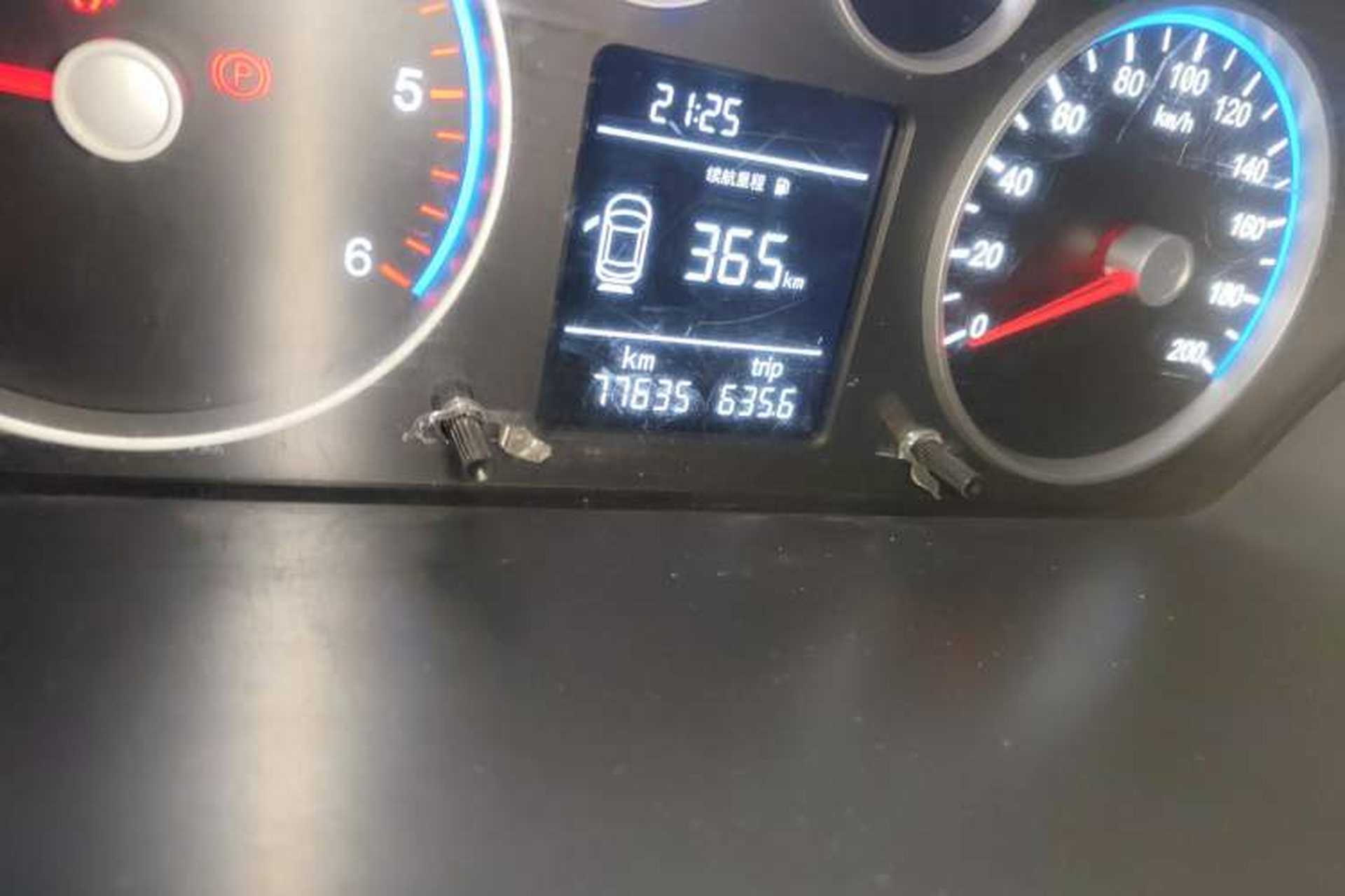 Used Foton Toano 2023 Urban Edition Multi-Function 2.0T Manual Short Wheelbase Mid-Roof Rear Single Tire – Available in 5/6/9-Seater Configurations Odometer Close Up