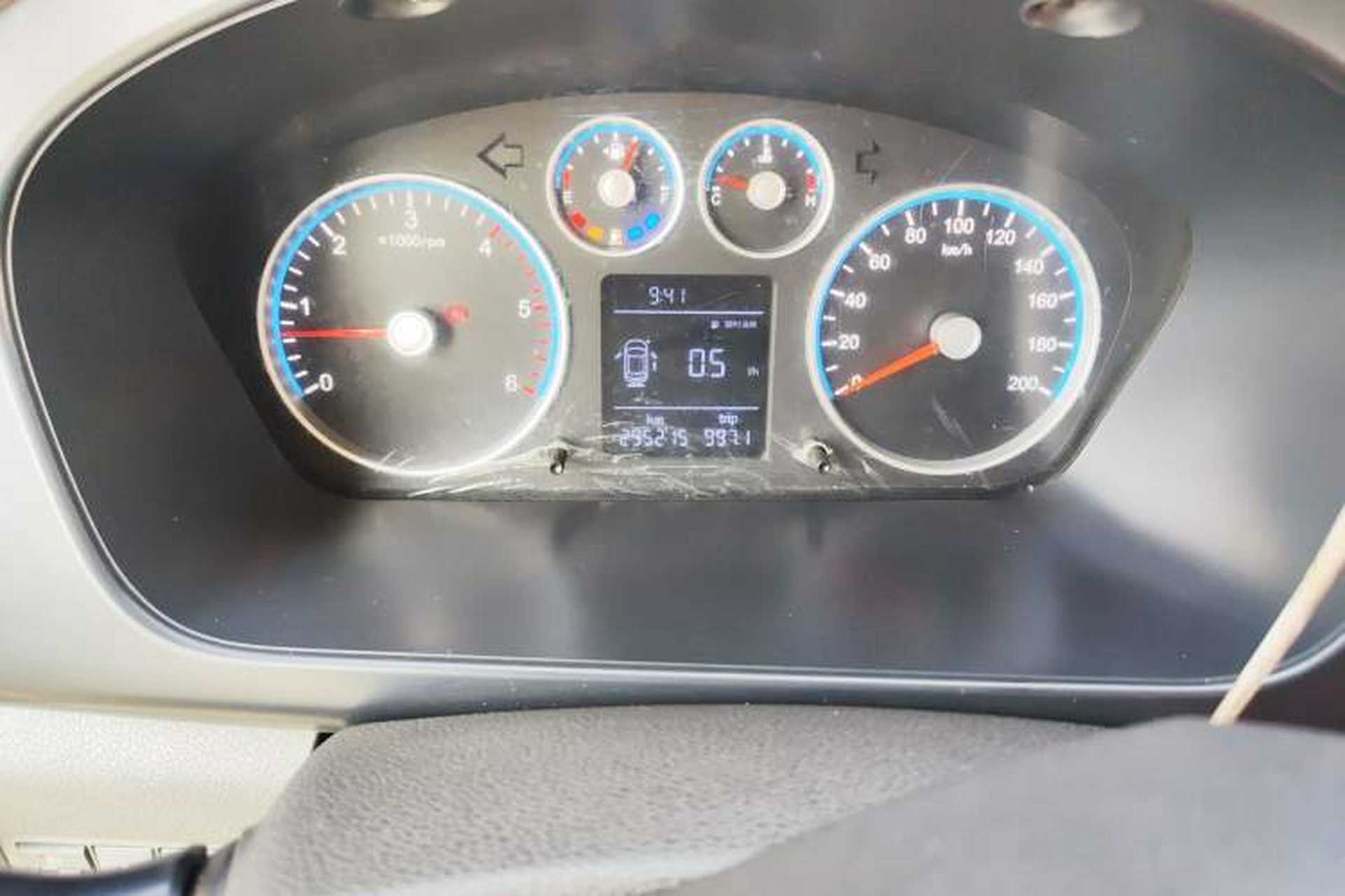 Used Foton Toano 2023 2.5T Manual Jixiang Van Extended Wheelbase Mid-Roof Design with Rear Dual Tires 3-Seater Odometer Close Up