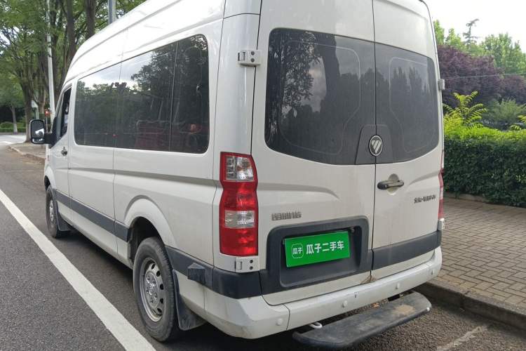 Used Foton Toano 2023 Joy Elephant Multi-Function 2.0T Manual Long-Wheelbase Mid-Roof Model with Single Rear Tire Available in 5/6/7/9-Seater Configurations Rear Left 45 Deg