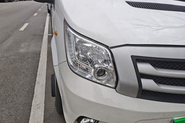 Used Foton Toano 2023 2.8T Manual Jixiang Van Extended Wheelbase Mid-Height Roof Rear Dual Tires 3-Seater Right Front Headlight