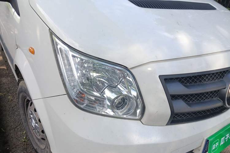 Used Foton Toano 2023 Joy Elephant Multi-Function 2.0T Manual Long-Wheelbase Mid-Roof Model with Single Rear Tire Available in 5/6/7/9-Seater Configurations Right Front Headlight