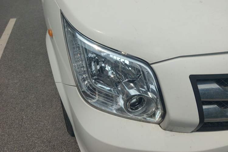 Used Foton Toano 2023 2.0T Automatic Jixiang Long-Wheelbase Mid-Height Rear Single Tire 7/9-Seater Right Front Headlight