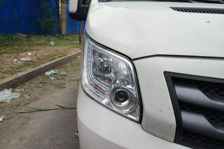 Used Foton Toano 2023 2.5T Manual Jixiang Van Extended Wheelbase Ultra-High Roof with Rear Dual Tires 3-Seater Right Front Headlight