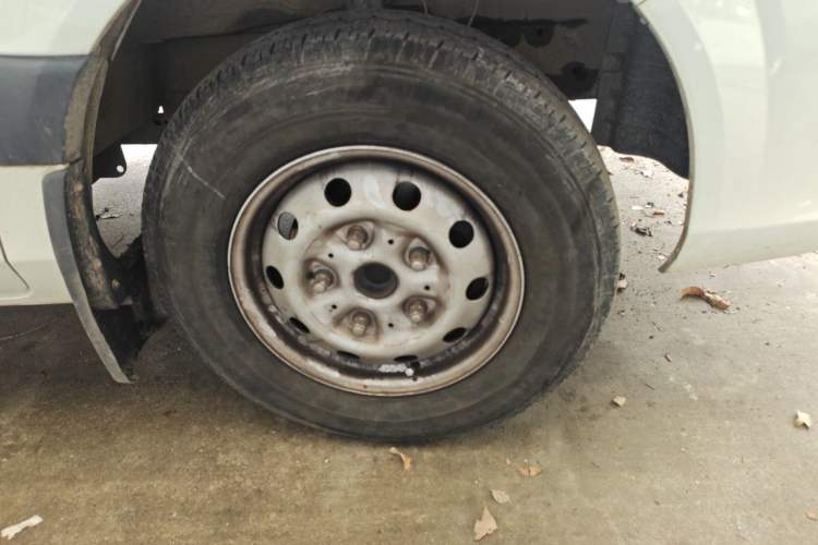 Used Foton Toano 2023 2.0T Automatic Jixiang Long-Wheelbase Mid-Height Rear Single Tire 7/9-Seater Right Front Wheel Hub