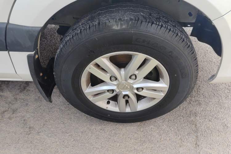 Used Foton Toano 2023 2.0T Manual Jixiang Long Wheelbase Mid-Top Rear Single Tire 7/9-Seater Right Front Wheel Hub
