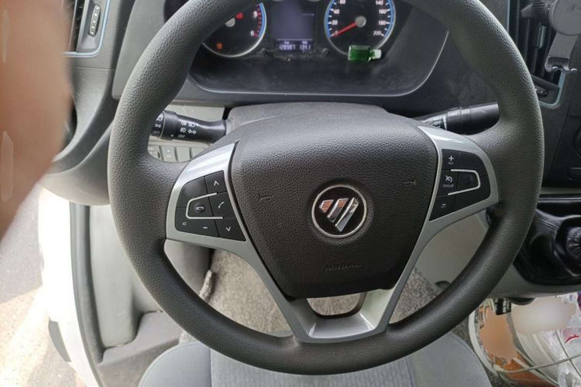 Used Foton Toano 2023 Cummins 2.8T Manual Jixiang Van Extended Wheelbase Mid-Roof Design Rear Dual Tires 3-Seater Configuration Steering Wheel