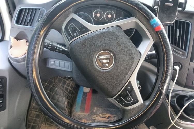 Used Foton Toano 2023 Joy Elephant Multi-Function 2.0T Manual Long-Wheelbase Mid-Roof Model with Single Rear Tire Available in 5/6/7/9-Seater Configurations Steering Wheel