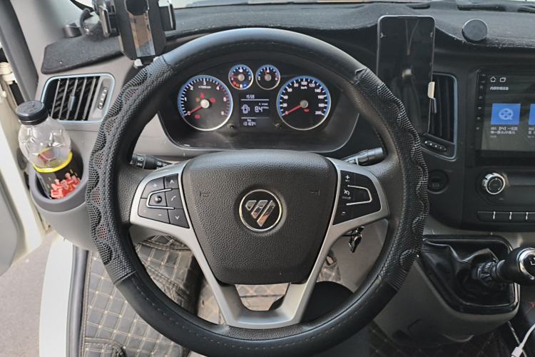 Used Foton Toano 2023 2.8T Manual Jixiang Van Extended Wheelbase Ultra-High Roof with Rear Dual Tires 3-Seater Steering Wheel