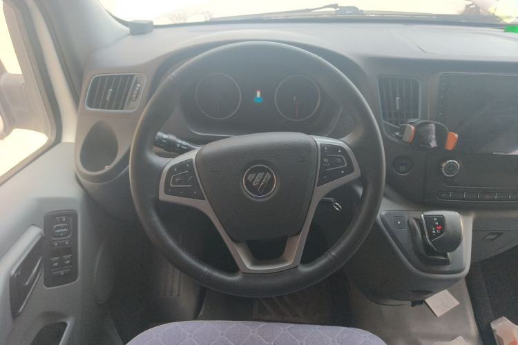 Used Foton Toano 2023 2.0T Automatic Jixiang Long-Wheelbase Mid-Height Rear Single Tire 7/9-Seater Steering Wheel