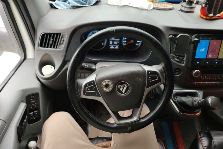 Used Foton Toano 2023 2.5T Manual Jixiang Van Extended Wheelbase Ultra-High Roof with Rear Dual Tires 3-Seater Steering Wheel