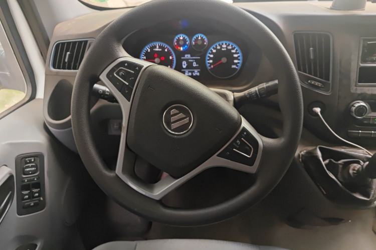 Used Foton Toano 2023 Cummins 2.8T Manual Jixiang Multi-Function Long-Wheelbase Mid-Roof Model with Rear Dual Tires Available in 7/9-Seater Configurations Steering Wheel