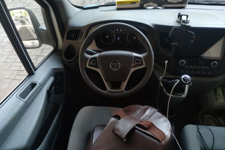 Used Foton Toano 2023 Joy Elephant Multi-Function 2.0T Manual Long-Wheelbase Mid-Roof Model with Single Rear Tire Available in 5/6/7/9-Seater Configurations Steering Wheel