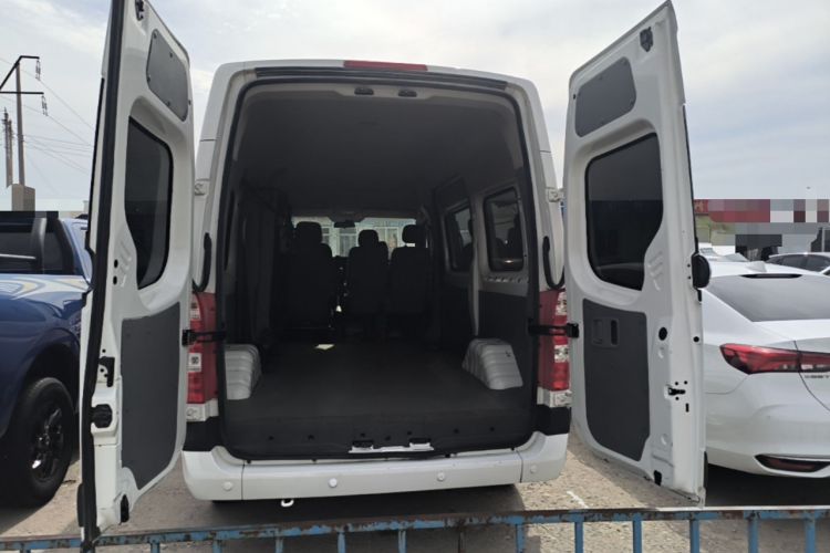 Used Foton Toano 2023 Joy Elephant Multi-Function 2.0T Manual Long-Wheelbase Mid-Roof Model with Single Rear Tire Available in 5/6/7/9-Seater Configurations Trunk