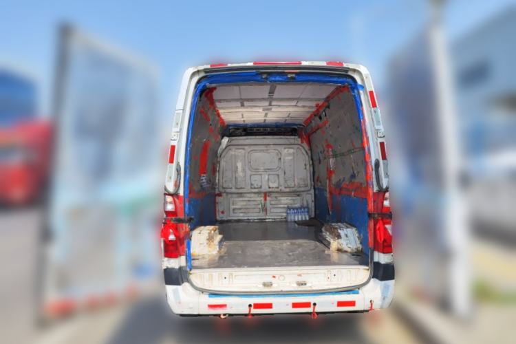 Used Foton Toano 2023 2.5T Manual Jixiang Van Extended Wheelbase Mid-Roof Design with Rear Dual Tires 3-Seater Trunk
