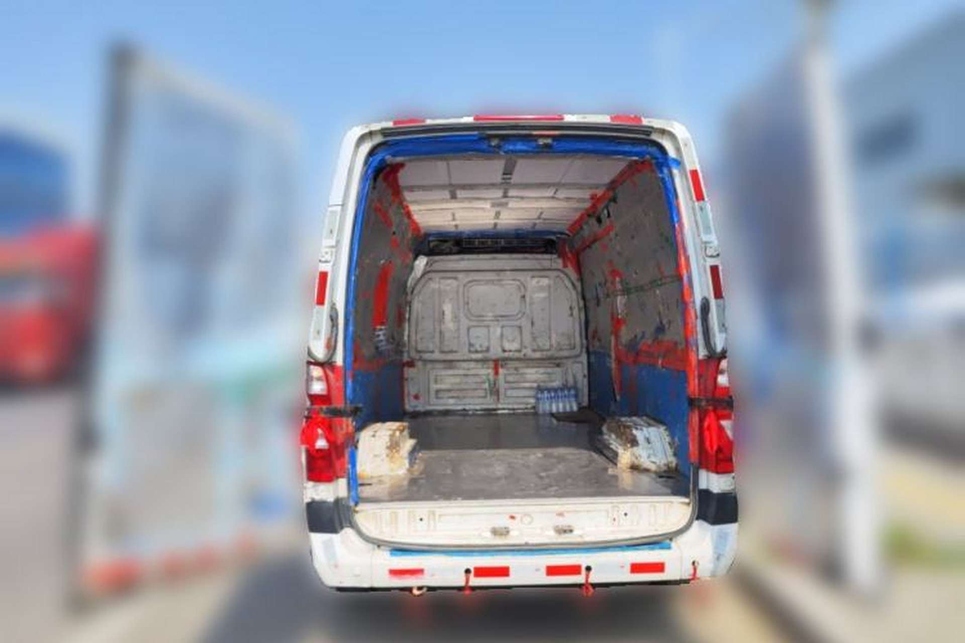 Used Foton Toano 2023 2.5T Manual Jixiang Van Extended Wheelbase Mid-Roof Design with Rear Dual Tires 3-Seater Trunk
