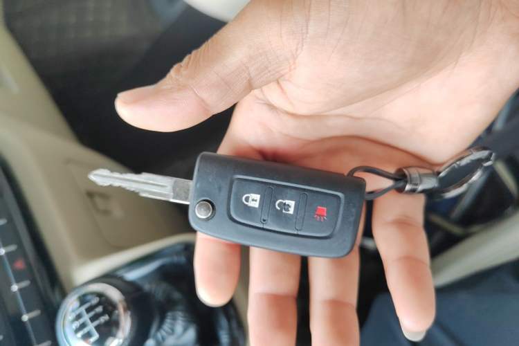 Used Foton Toano 2023 2.0T Manual Jixiang Long Wheelbase Mid-Top Rear Single Tire 7/9-Seater Vehicle Key