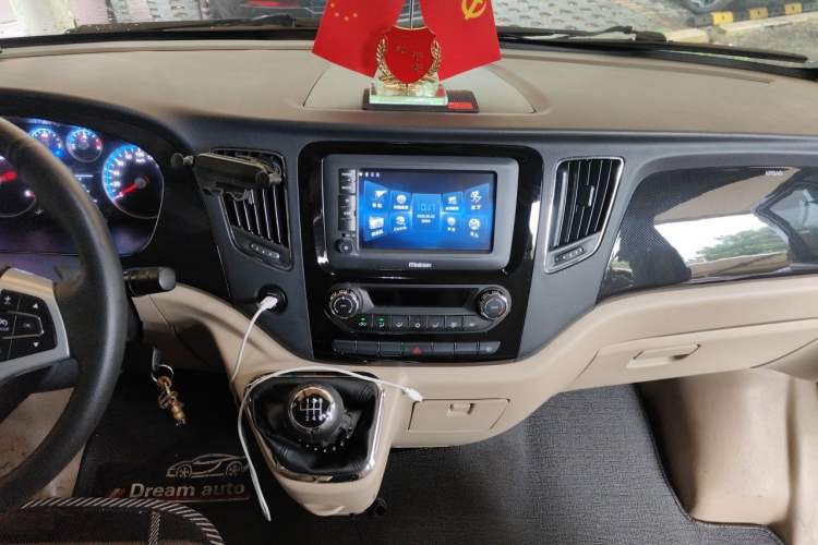 Used Foton Toano 2024 Urban Edition Multi-Function 2.0T Manual Short Wheelbase Low-Roof Rear Single Tire 5/6/9-Seater Audio And AC Panel