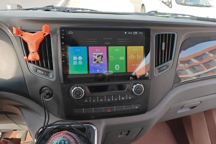 Used Foton Toano 2024 Joyear Multi-Function 2.0T Manual Long-Wheelbase Mid-Roof Model with Single Rear Tire Available in 5/6/7/9-Seater Configurations Audio And AC Panel