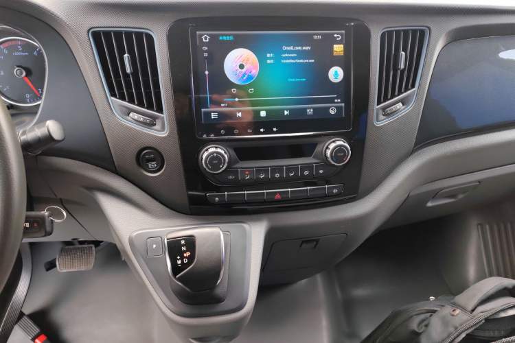 Used Foton Toano 2024 Urban Edition Multi-Function 2.0T Automatic Short Wheelbase Low-Roof Single-Tire Rear 5-Seater Audio And AC Panel