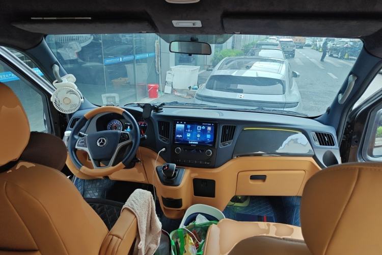 Used Foton Toano 2024 Geely Multi-Function 2.0T Automatic Long-Wheelbase Mid-Top Model with Rear Single Tire Available in 6/7/9-Seater Configurations Center Console