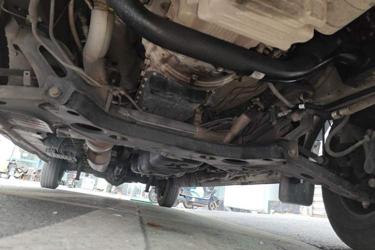 Used Foton Toano 2024 Geely Multi-Function 2.0T Automatic Long-Wheelbase Mid-Top Model with Rear Single Tire Available in 6/7/9-Seater Configurations Chassis Front