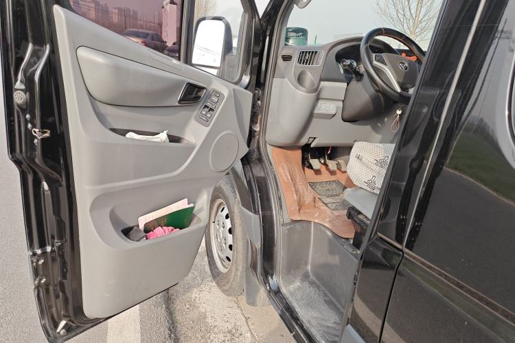 Used Foton Toano 2024 Joyear Multi-Function 2.0T Manual Long-Wheelbase Mid-Roof Model with Single Rear Tire Available in 5/6/7/9-Seater Configurations Driver Seat
