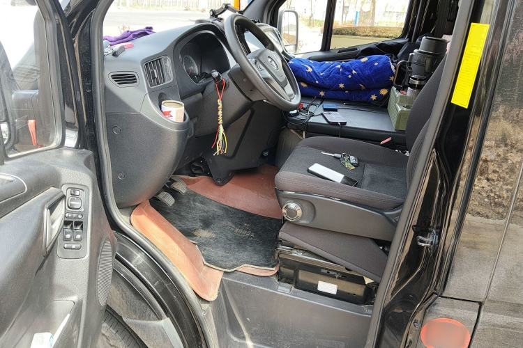 Used Foton Toano 2024 Geely Xianghuo 2.5T Manual Long Wheelbase Ultra-High Roof with Rear Dual Tires 3-Seater Driver Seat