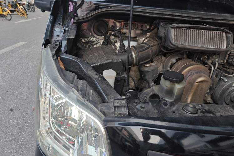 Used Foton Toano 2024 Geely Multi-Function 2.0T Automatic Long-Wheelbase Mid-Top Model with Rear Single Tire Available in 6/7/9-Seater Configurations Engine Bay Right