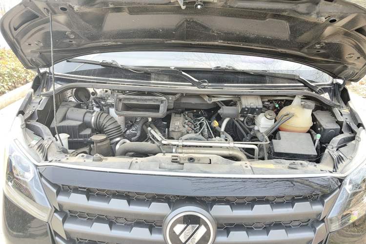 Used Foton Toano 2024 Geely Xianghuo 2.5T Manual Long Wheelbase Ultra-High Roof with Rear Dual Tires 3-Seater Engine Bay