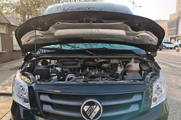 Used Foton Toano 2024 Joyear Multi-Function Cummins 2.8T Automatic Long Wheelbase Mid-Roof Design Rear Single Tire – Available in 5/6/7/9-Seater Configurations Engine Bay
