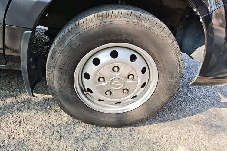 Used Foton Toano 2024 Joyear Multi-Function Cummins 2.8T Automatic Long Wheelbase Mid-Roof Design Rear Single Tire – Available in 5/6/7/9-Seater Configurations Exterior 7