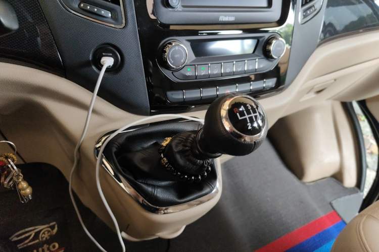 Used Foton Toano 2024 Urban Edition Multi-Function 2.0T Manual Short Wheelbase Low-Roof Rear Single Tire 5/6/9-Seater Gear Lever