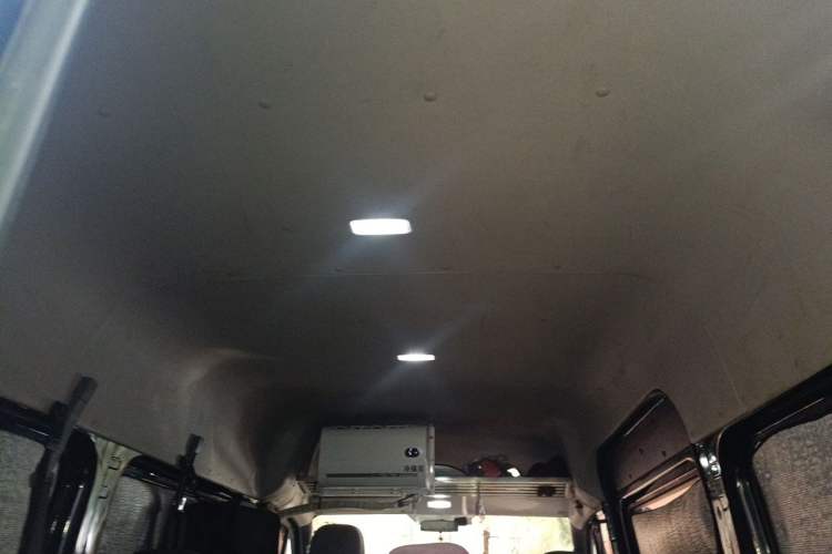 Used Foton Toano 2024 Tuyano Pro Multi-Function 2.0T Manual Front-Wheel Drive Long Wheelbase Mid-Roof Design with Single Rear Tire and 7 Seating Capacity Headliner