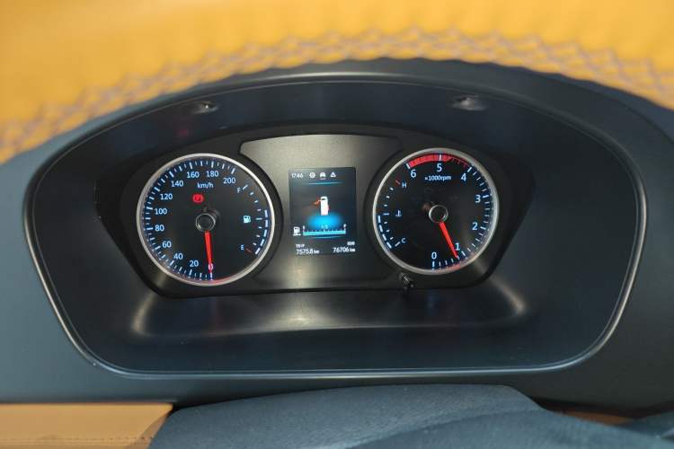 Used Foton Toano 2024 Geely Multi-Function 2.0T Automatic Long-Wheelbase Mid-Top Model with Rear Single Tire Available in 6/7/9-Seater Configurations Instrument Cluster