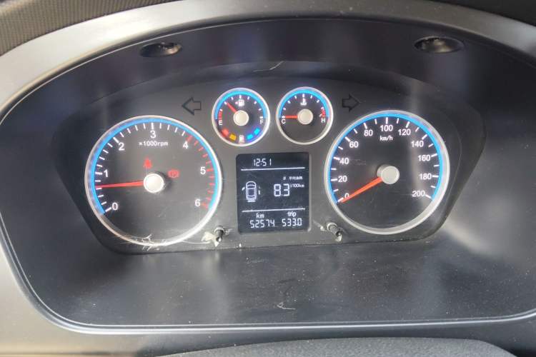Used Foton Toano 2024 Geely Xianghuo 2.5T Manual Long Wheelbase Ultra-High Roof with Rear Dual Tires 3-Seater Instrument Cluster