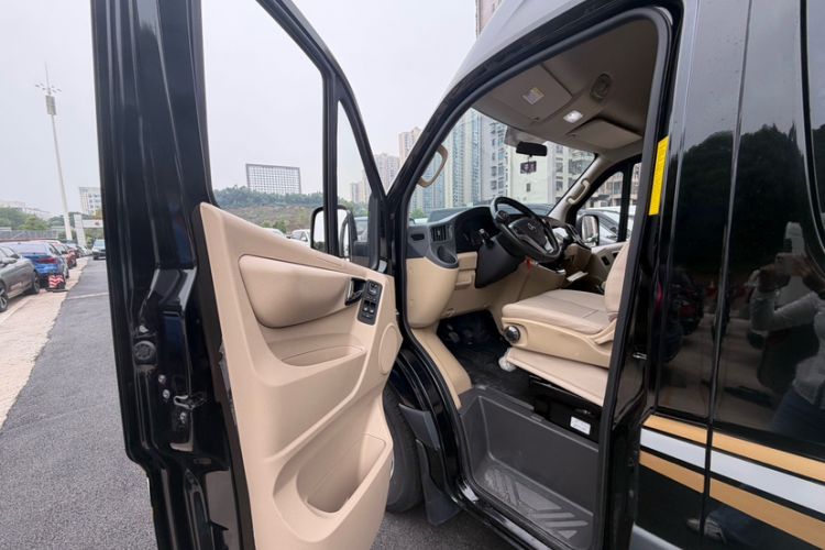 Used Foton Toano 2024 Joyear Multi-Function 2.0T Manual Long-Wheelbase Mid-Roof Model with Single Rear Tire Available in 5/6/7/9-Seater Configurations Interior 3