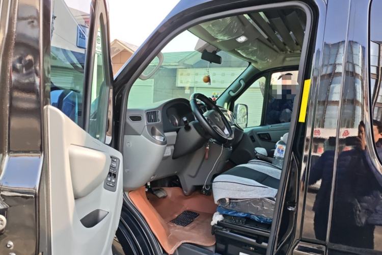 Used Foton Toano 2024 Joyear Multi-Function Cummins 2.8T Automatic Long Wheelbase Mid-Roof Design Rear Single Tire – Available in 5/6/7/9-Seater Configurations Interior 3