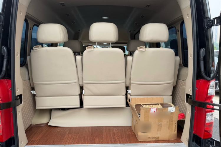 Used Foton Toano 2024 Joyear Multi-Function 2.0T Manual Long-Wheelbase Mid-Roof Model with Single Rear Tire Available in 5/6/7/9-Seater Configurations Interior 5