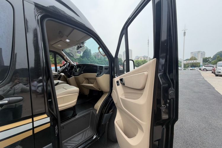 Used Foton Toano 2024 Joyear Multi-Function 2.0T Manual Long-Wheelbase Mid-Roof Model with Single Rear Tire Available in 5/6/7/9-Seater Configurations Interior 6