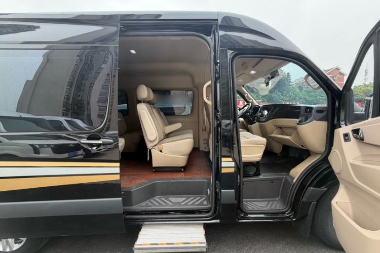 Used Foton Toano 2024 Joyear Multi-Function 2.0T Manual Long-Wheelbase Mid-Roof Model with Single Rear Tire Available in 5/6/7/9-Seater Configurations Interior 9